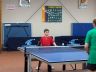 Hugo fait du tennis de table